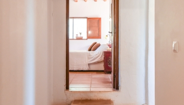 Resa Estate finc for sale Ibiza santa gertrudis te koop spanje hallway.jpg
